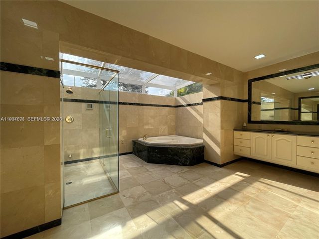 19740 W Saint Andrews Drive, Hialeah, FL 33015