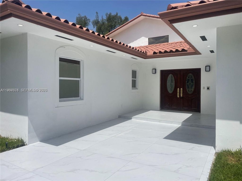 19740 W Saint Andrews Drive, Hialeah, FL 33015