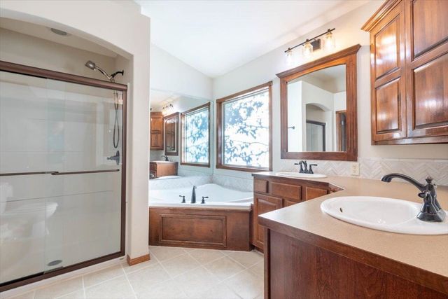 2501 N Spring Hollow St, Wichita, KS 67228