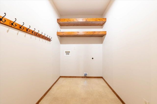 2501 N Spring Hollow St, Wichita, KS 67228