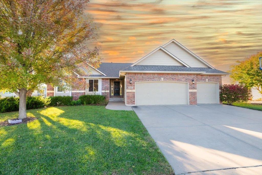 2501 N Spring Hollow St, Wichita, KS 67228