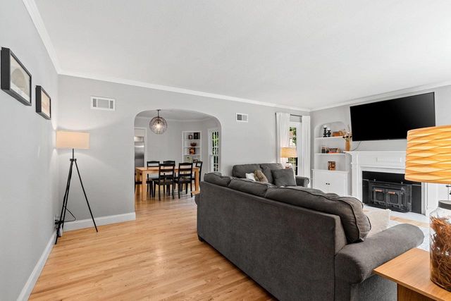 702 RIDGEWAY BOULEVARD, De Pere, WI 54115