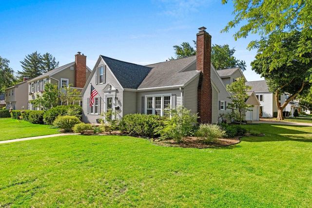 702 RIDGEWAY BOULEVARD, De Pere, WI 54115