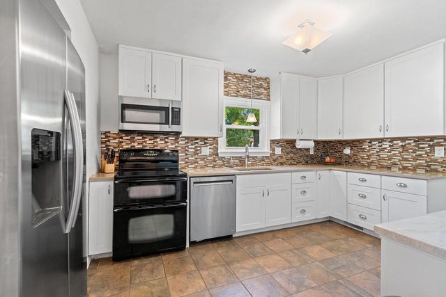 702 RIDGEWAY BOULEVARD, De Pere, WI 54115