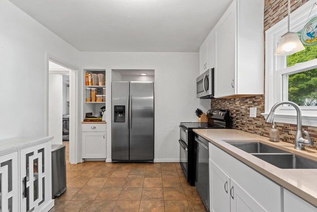 702 RIDGEWAY BOULEVARD, De Pere, WI 54115