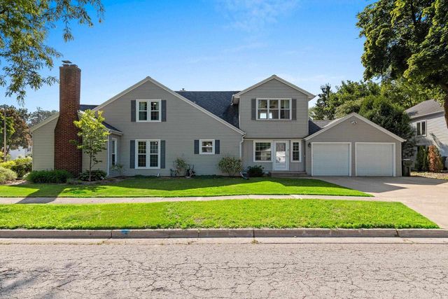 702 RIDGEWAY BOULEVARD, De Pere, WI 54115