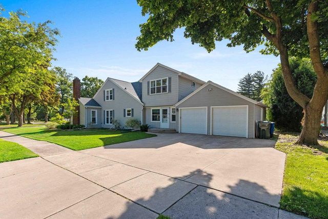702 RIDGEWAY BOULEVARD, De Pere, WI 54115
