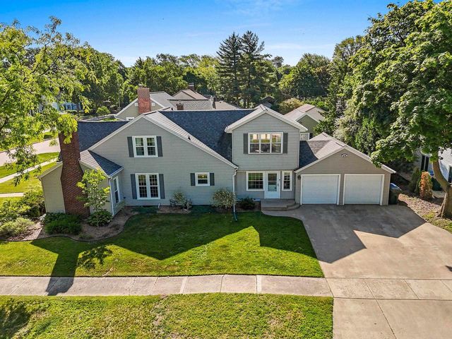 702 RIDGEWAY BOULEVARD, De Pere, WI 54115
