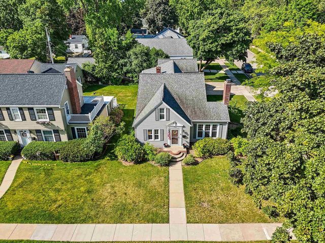 702 RIDGEWAY BOULEVARD, De Pere, WI 54115