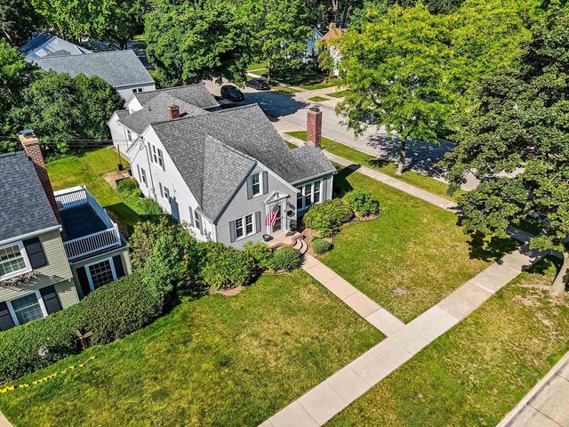 702 RIDGEWAY BOULEVARD, De Pere, WI 54115