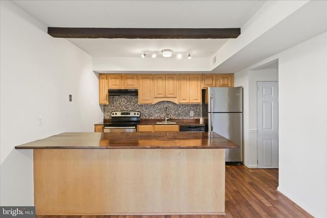 1041-B BRIXTON CT, Sterling, VA 20164