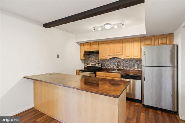 1041-B BRIXTON CT, Sterling, VA 20164