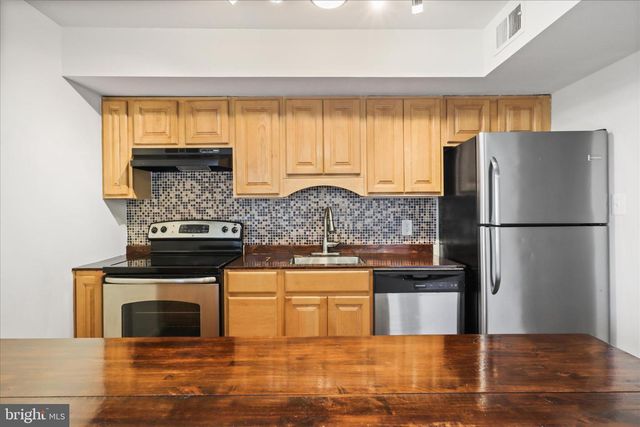 1041-B BRIXTON CT, Sterling, VA 20164