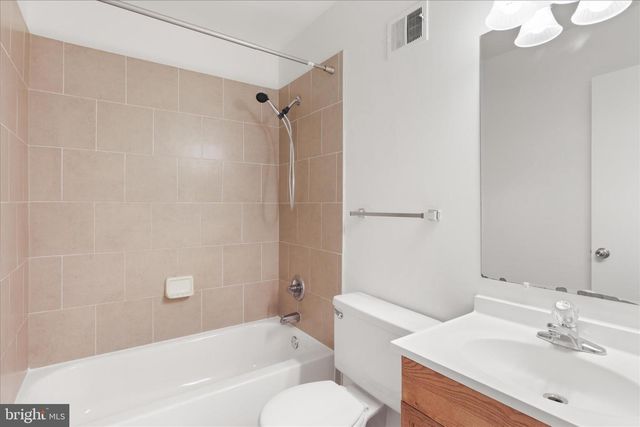 1041-B BRIXTON CT, Sterling, VA 20164