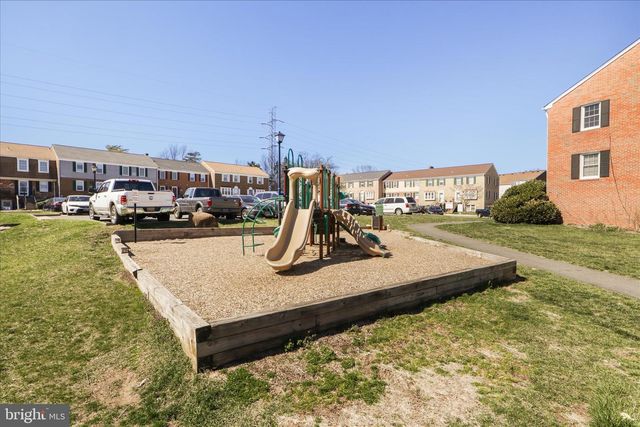 1041-B BRIXTON CT, Sterling, VA 20164