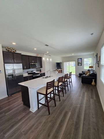 2901 Harnish Drive, Algonquin, IL 60102