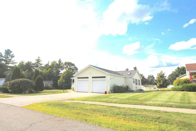 2 Loggers Lane, Sandown, NH 03873