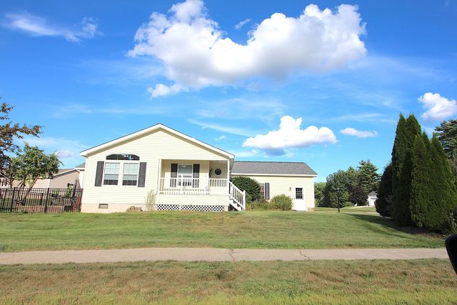 2 Loggers Lane, Sandown, NH 03873