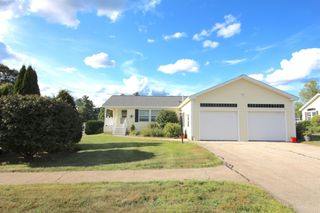 2 Loggers Lane, Sandown, NH 03873