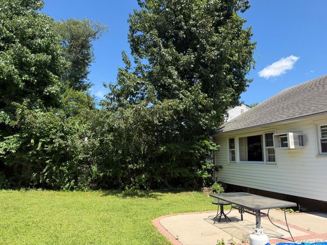 411 Cornwell Avenue, Malverne, NY 11565