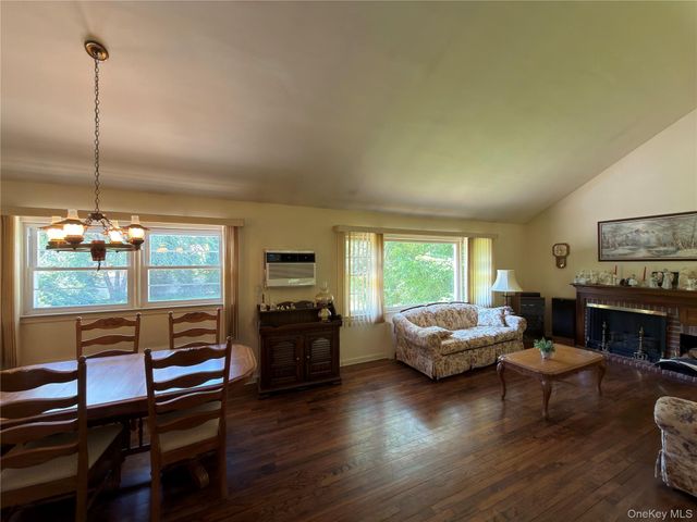 411 Cornwell Avenue, Malverne, NY 11565