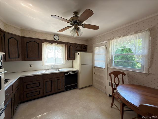 411 Cornwell Avenue, Malverne, NY 11565