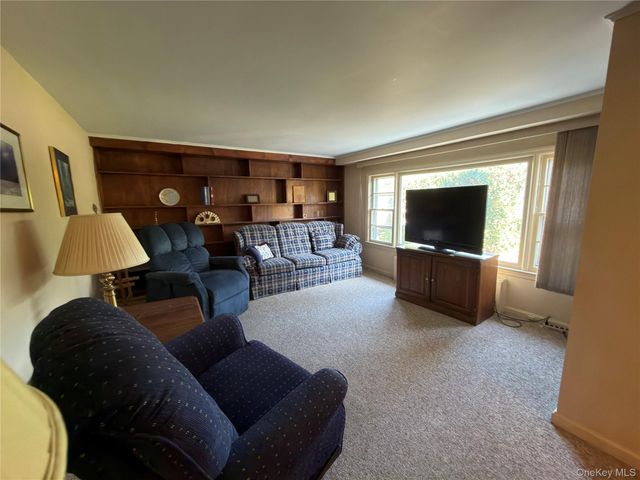411 Cornwell Avenue, Malverne, NY 11565