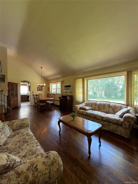 411 Cornwell Avenue, Malverne, NY 11565 — photo 5