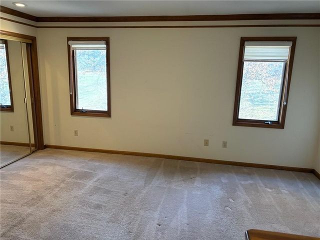 10826 W 115 Place, Overland Park, KS 66210