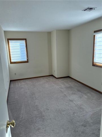 10826 W 115 Place, Overland Park, KS 66210