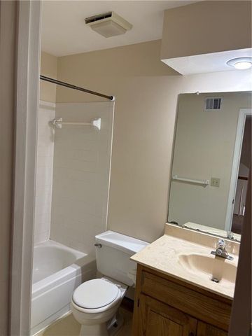 10826 W 115 Place, Overland Park, KS 66210