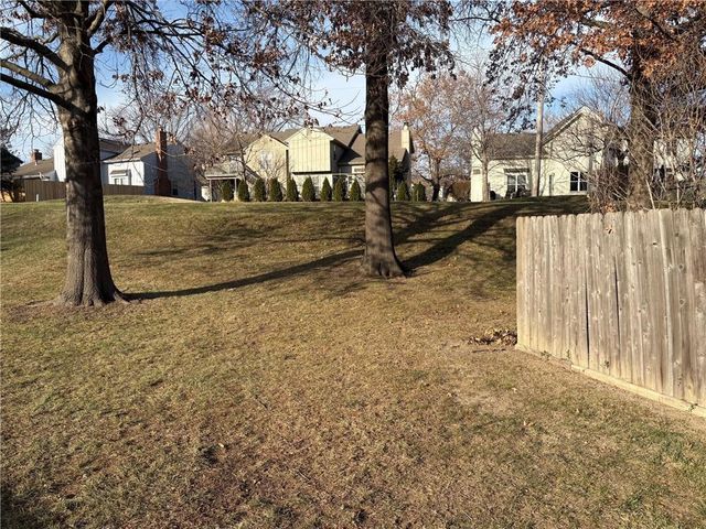 10826 W 115 Place, Overland Park, KS 66210