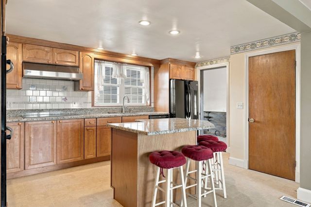 24 Overlook Ave, Beverly, MA 01915