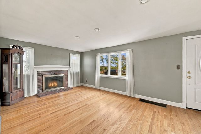 24 Overlook Ave, Beverly, MA 01915