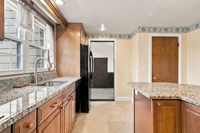 24 Overlook Ave, Beverly, MA 01915