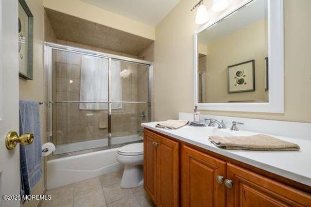 18 Standish Drive, Howell, NJ 07731