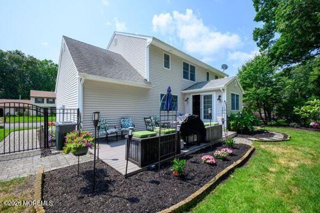 18 Standish Drive, Howell, NJ 07731