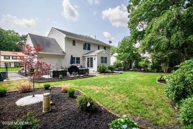18 Standish Drive, Howell, NJ 07731