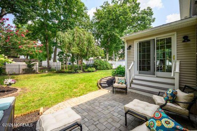18 Standish Drive, Howell, NJ 07731