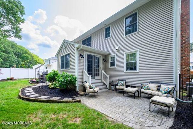 18 Standish Drive, Howell, NJ 07731