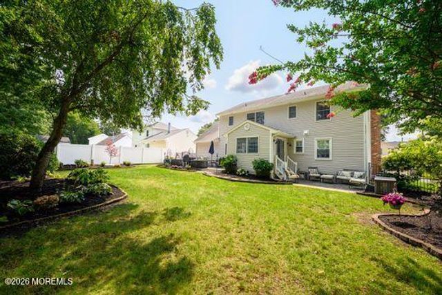 18 Standish Drive, Howell, NJ 07731