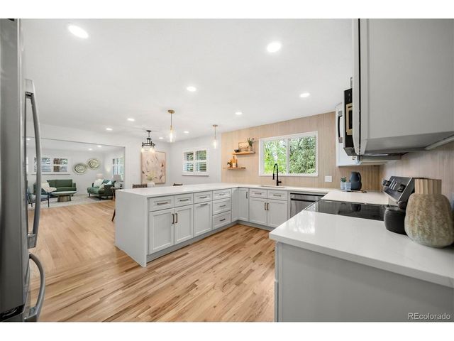 6769 S Foresthill St, Littleton, CO 80120