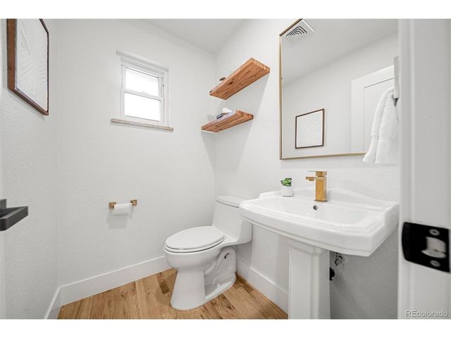 6769 S Foresthill St, Littleton, CO 80120