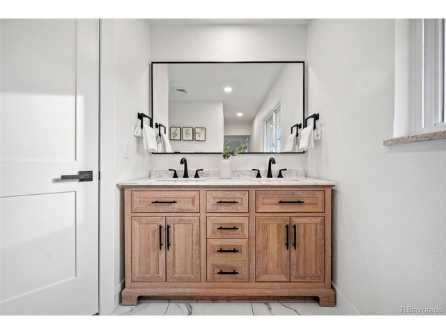 6769 S Foresthill St, Littleton, CO 80120
