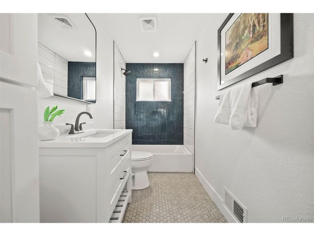 6769 S Foresthill St, Littleton, CO 80120