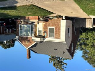 7221 Winona Avenue, Allen Park, MI 48101