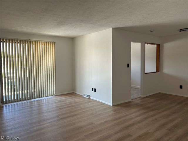 24635 Clareshire Drive 203, North Olmsted, OH 44070