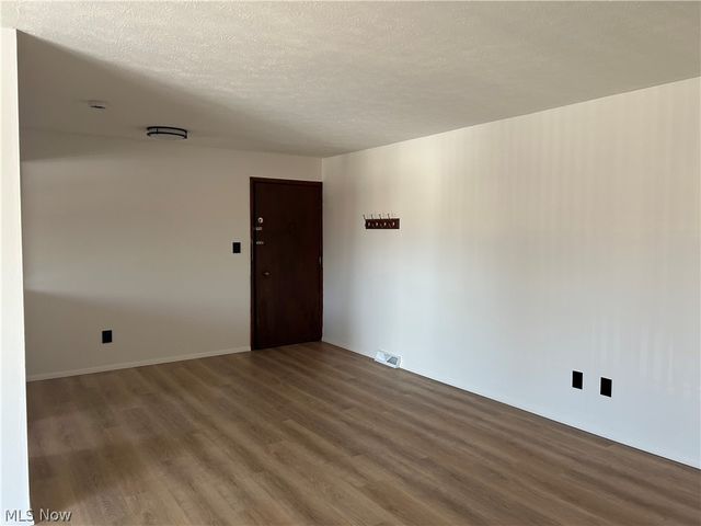 24635 Clareshire Drive 203, North Olmsted, OH 44070