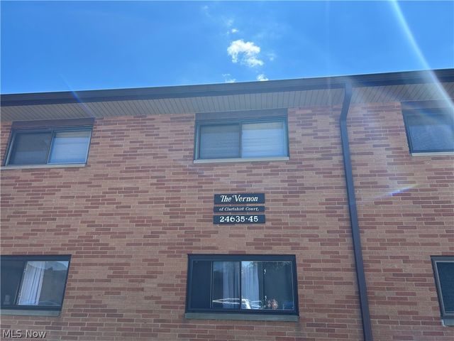24635 Clareshire Drive 203, North Olmsted, OH 44070
