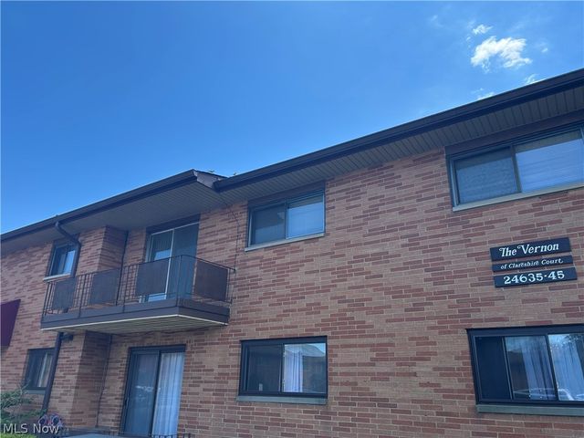 24635 Clareshire Drive 203, North Olmsted, OH 44070